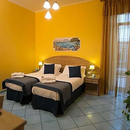 Potenza Nápoles