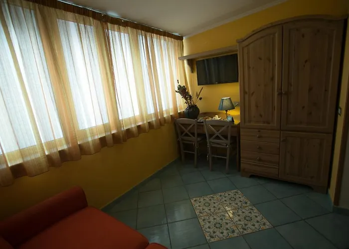 Potenza 3* נאפולי