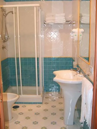 Potenza 3* نابولي